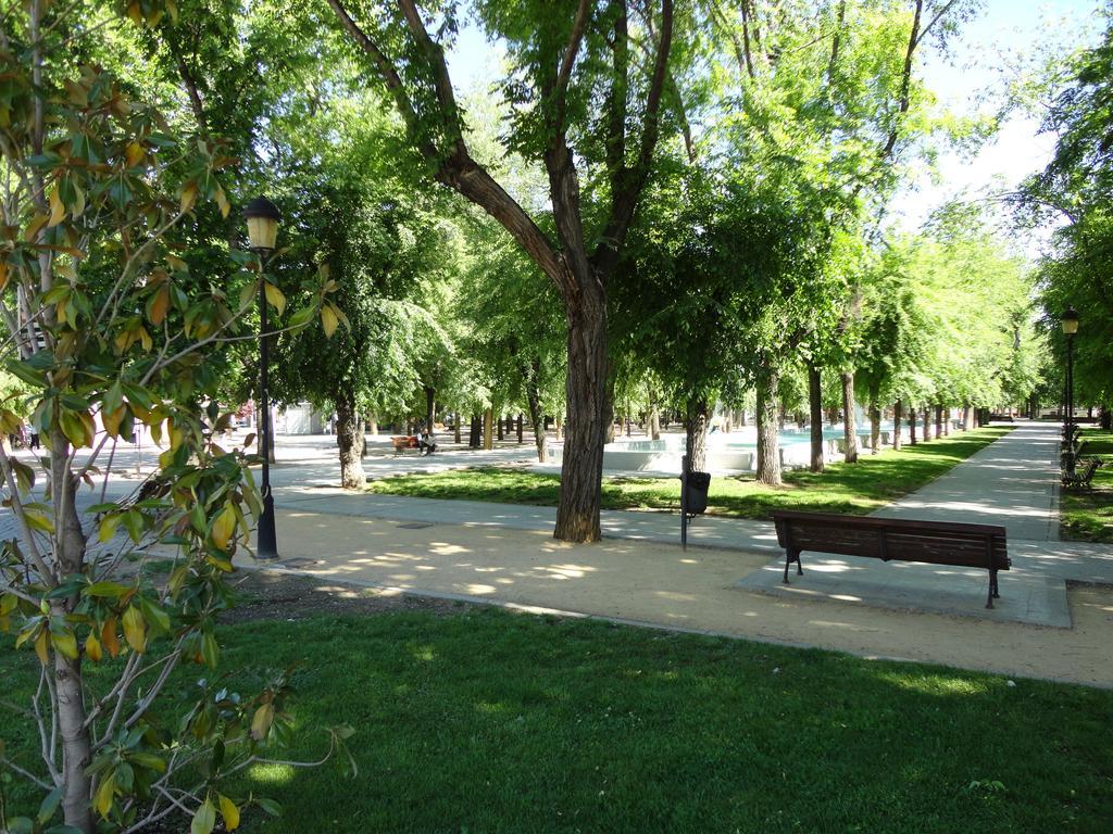 Hostal Gran Via Пинто Экстерьер фото