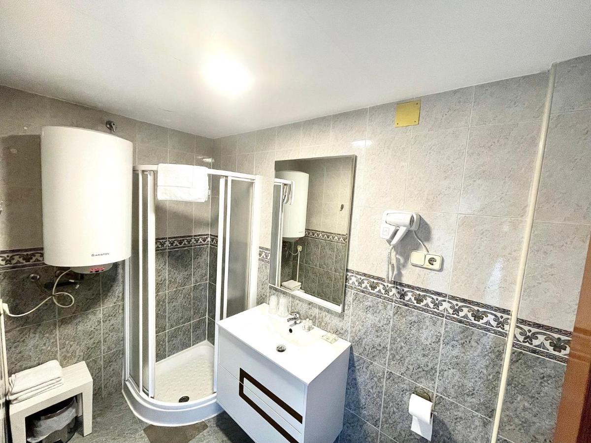 Hostal Gran Via Пинто Экстерьер фото