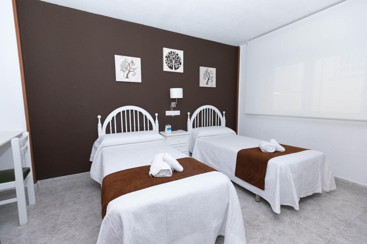 Hostal Gran Via Пинто Экстерьер фото
