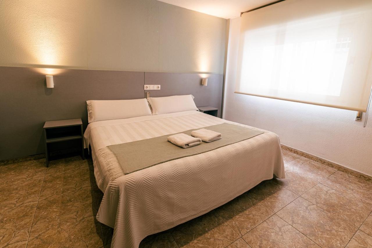 Hostal Gran Via Пинто Экстерьер фото