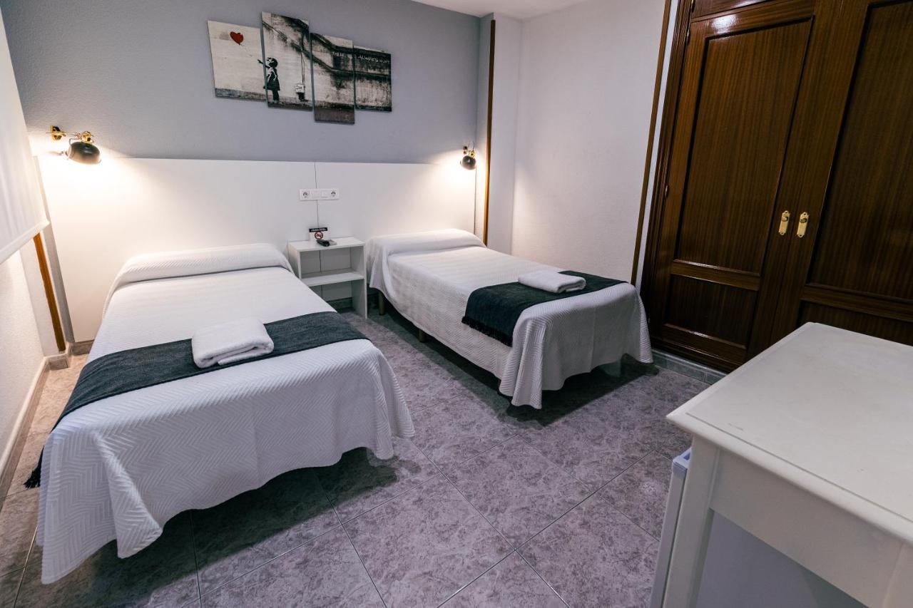 Hostal Gran Via Пинто Экстерьер фото