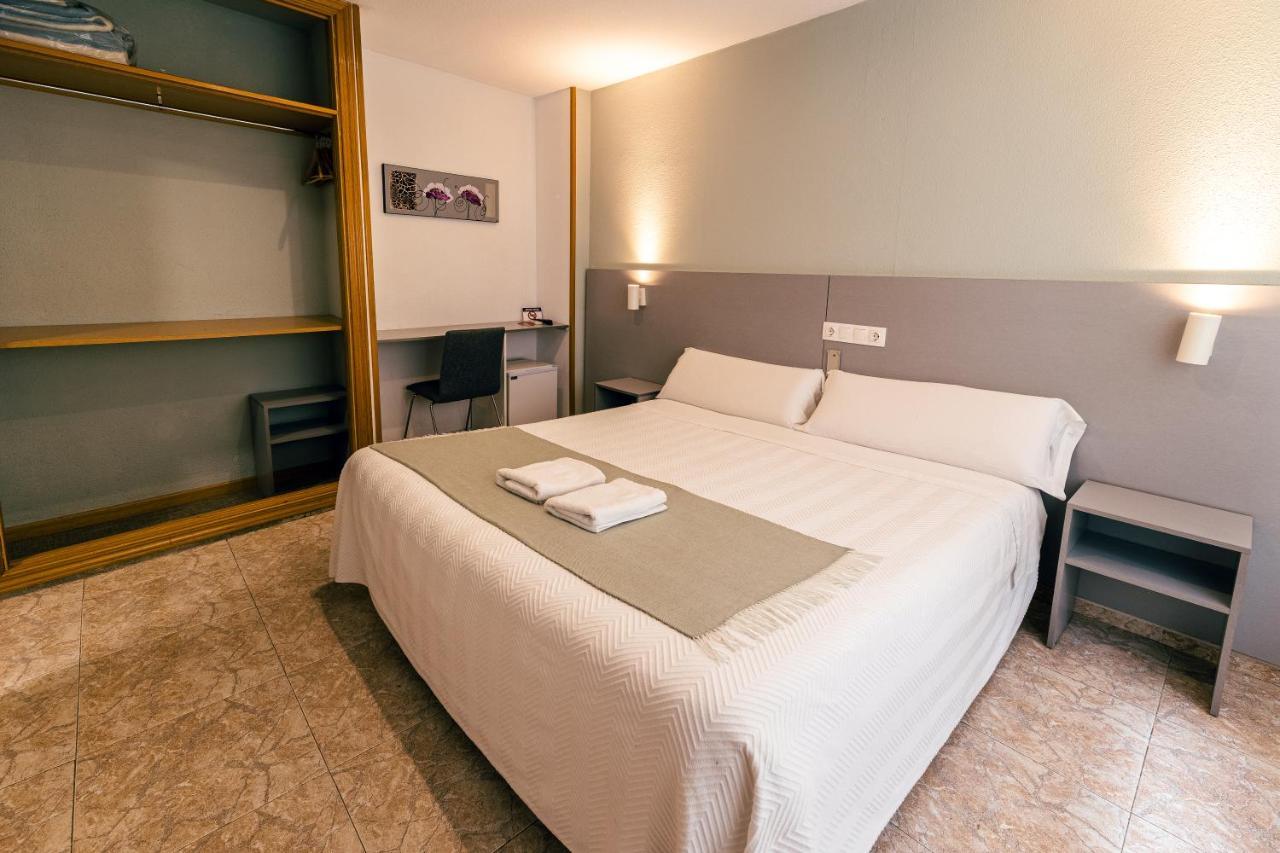 Hostal Gran Via Пинто Экстерьер фото