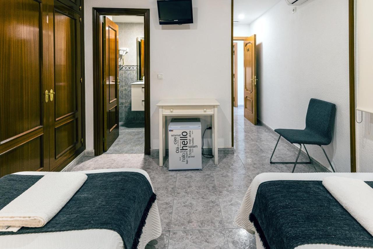 Hostal Gran Via Пинто Экстерьер фото