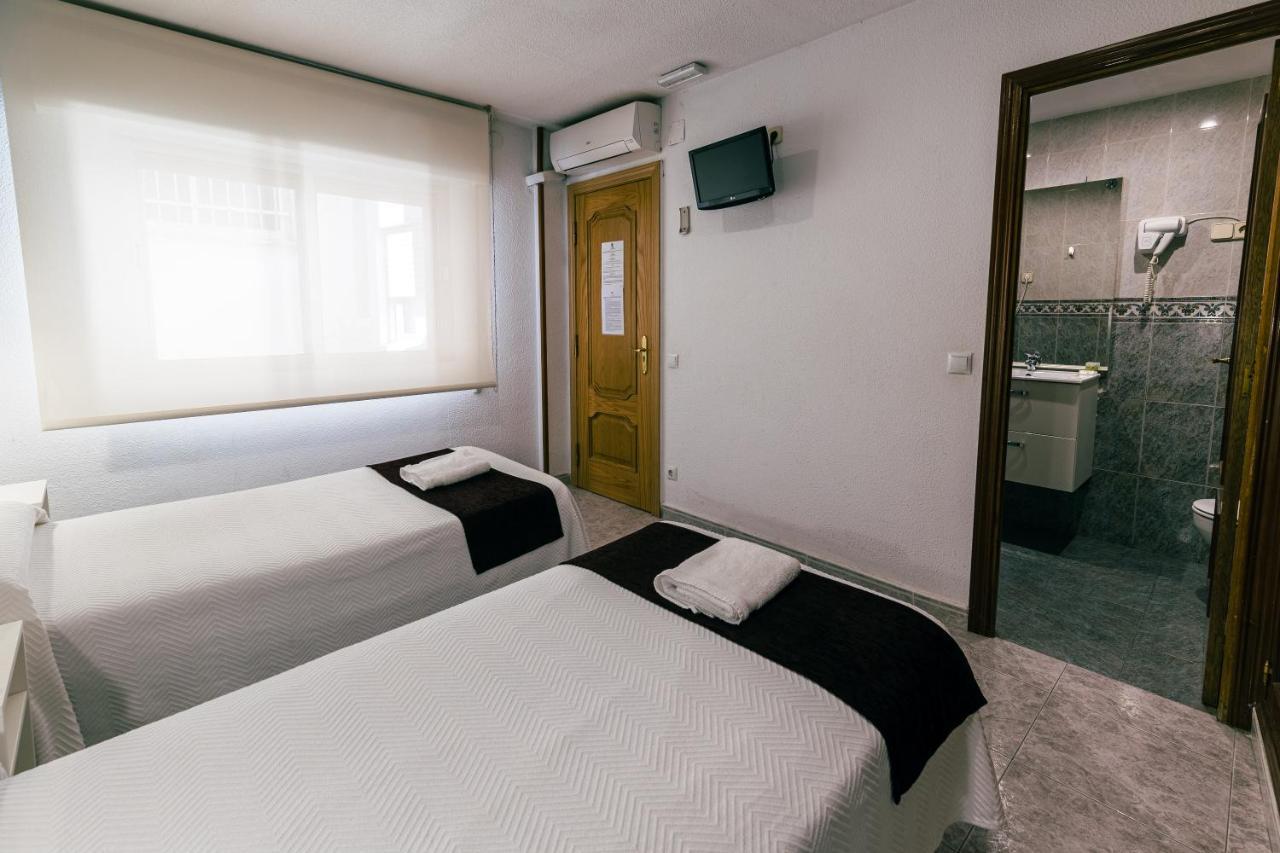 Hostal Gran Via Пинто Экстерьер фото
