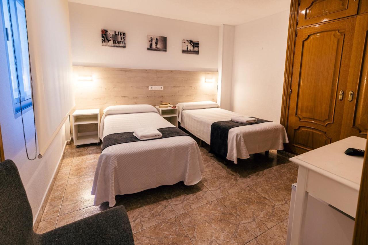 Hostal Gran Via Пинто Экстерьер фото