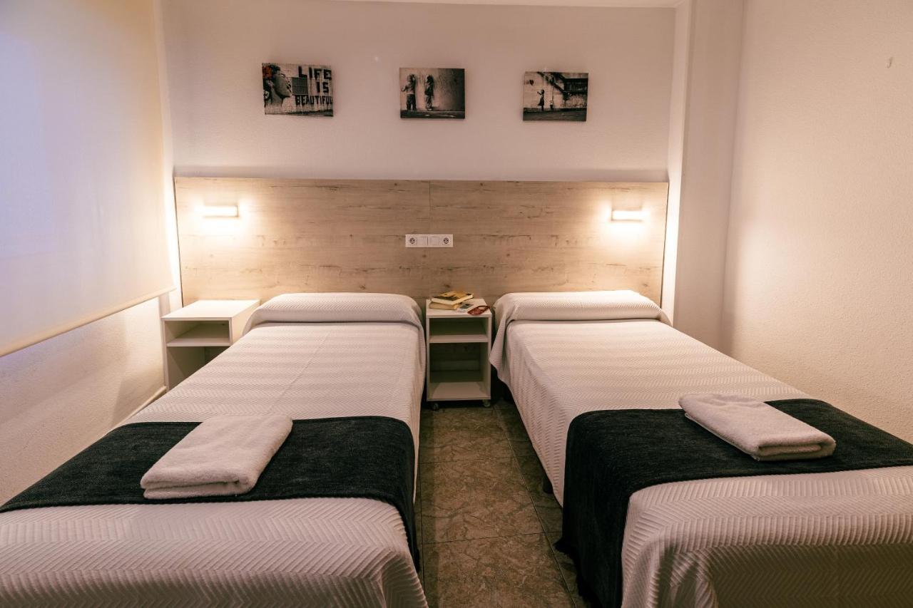 Hostal Gran Via Пинто Экстерьер фото