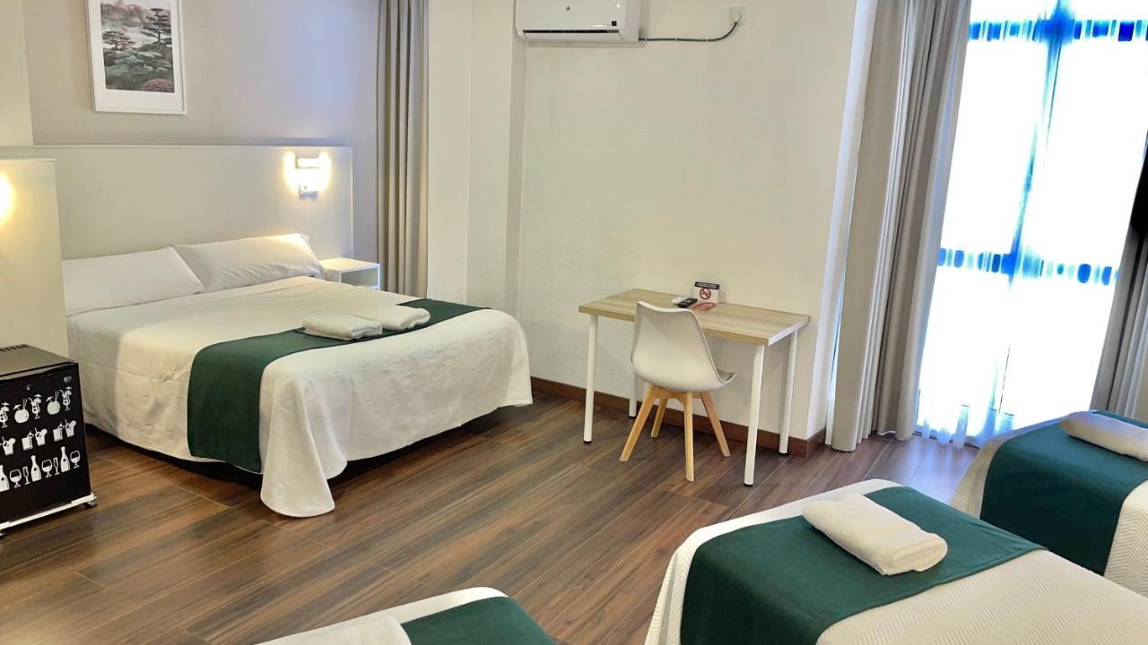 Hostal Gran Via Пинто Экстерьер фото