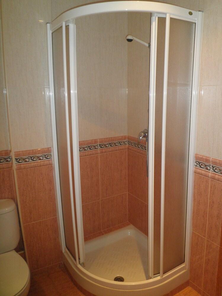 Hostal Gran Via Пинто Экстерьер фото