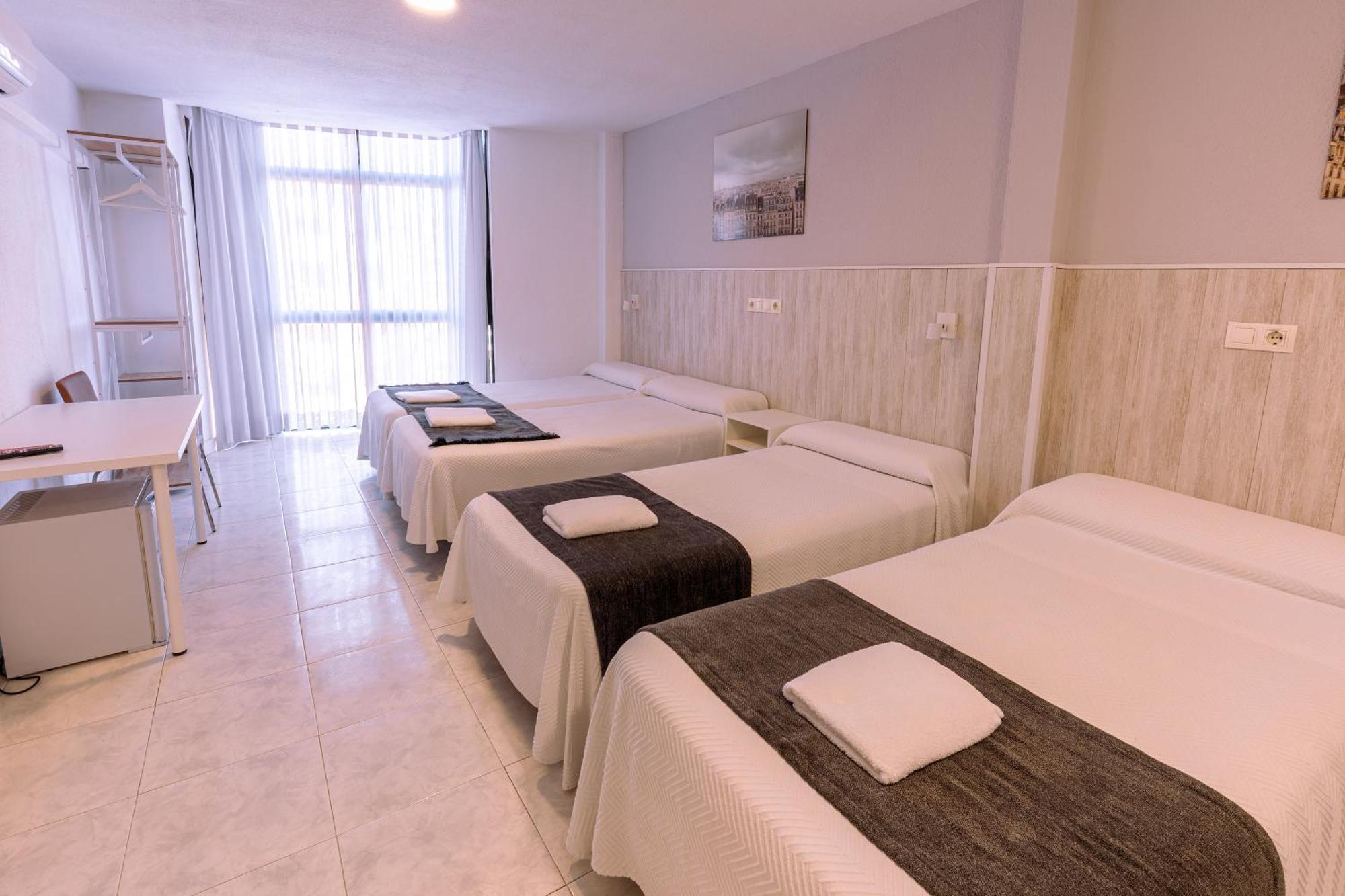 Hostal Gran Via Пинто Экстерьер фото
