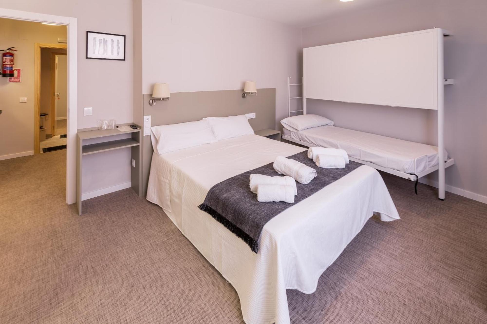 Hostal Gran Via Пинто Экстерьер фото