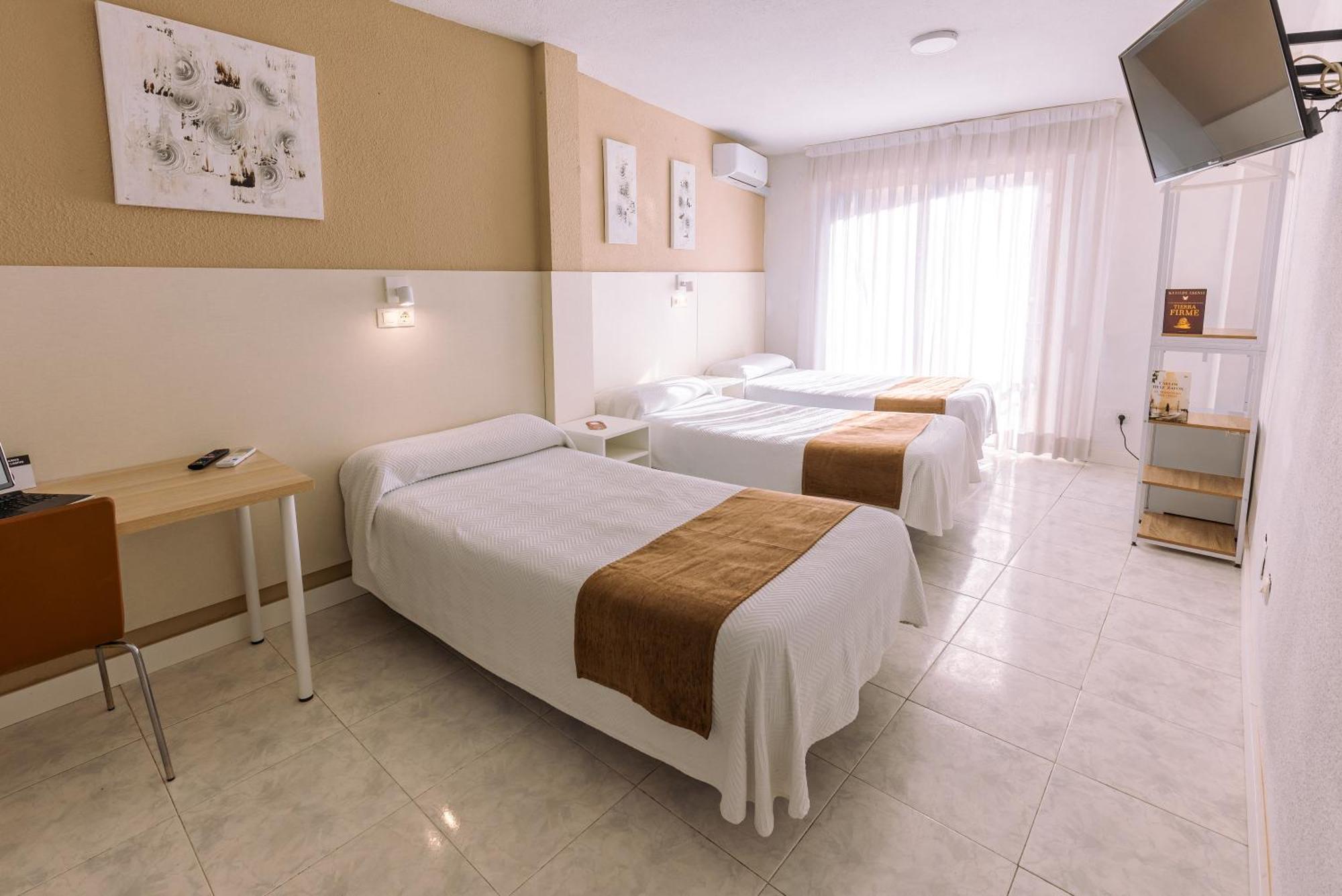 Hostal Gran Via Пинто Экстерьер фото