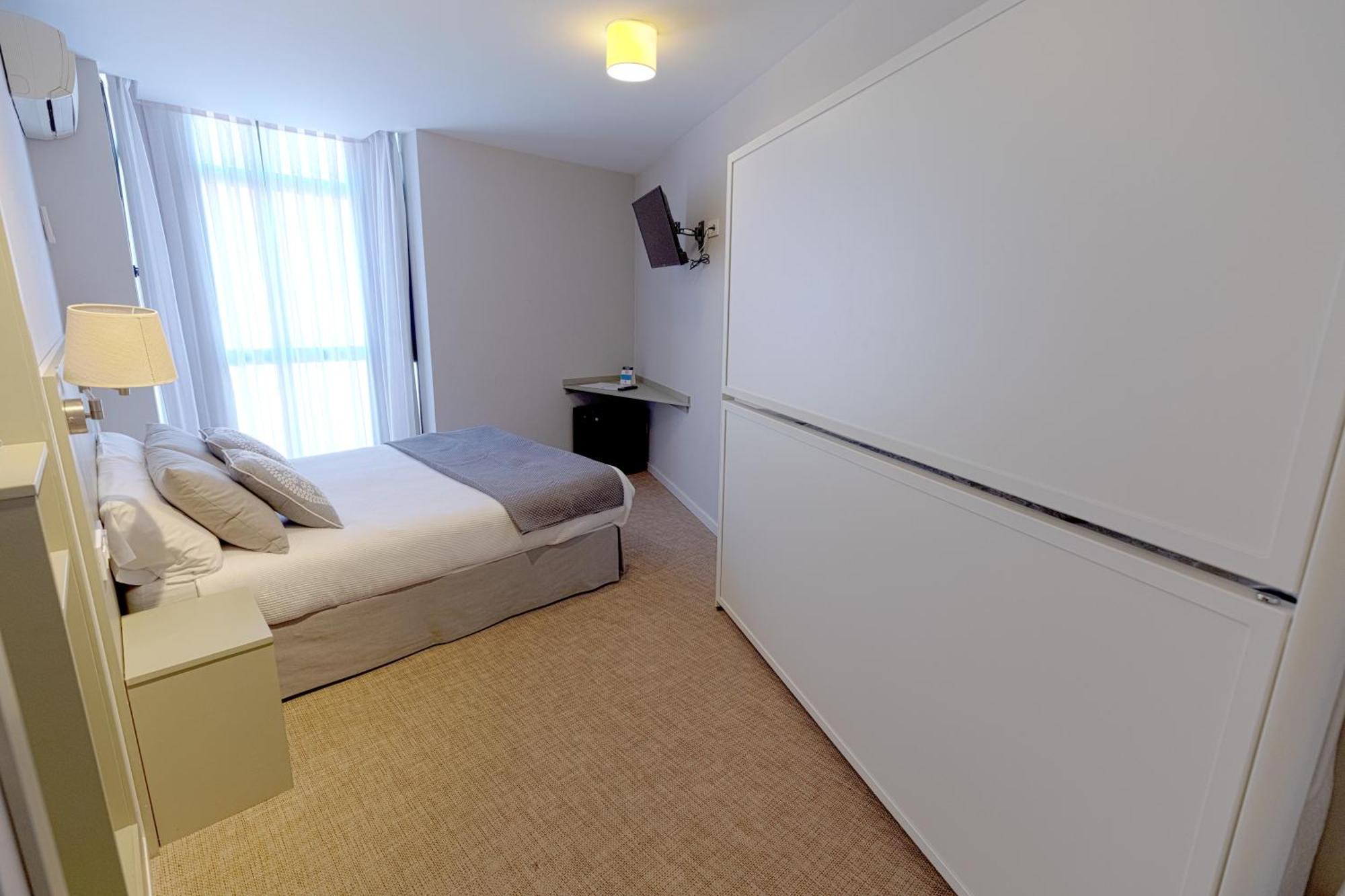 Hostal Gran Via Пинто Экстерьер фото