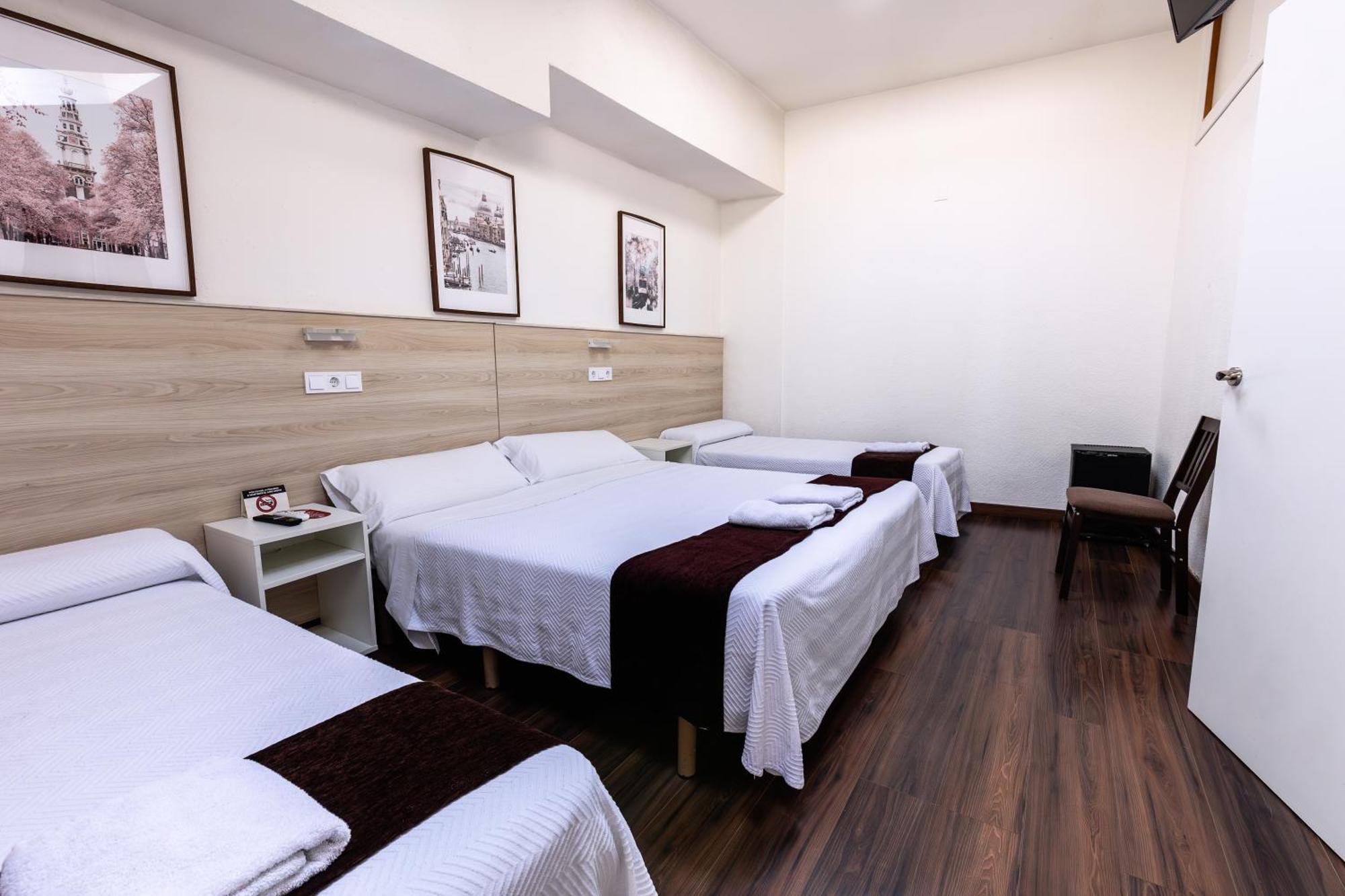 Hostal Gran Via Пинто Экстерьер фото