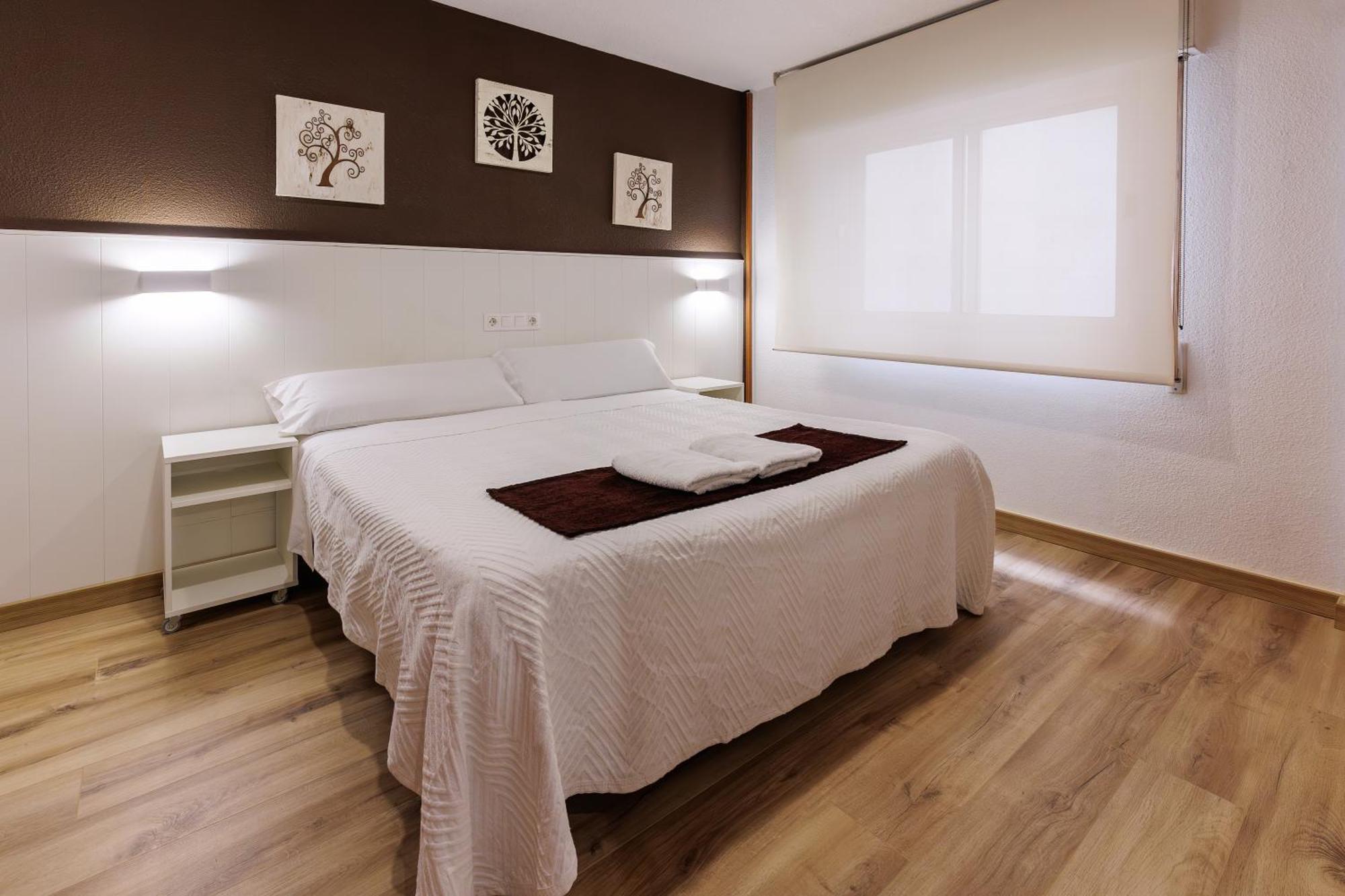 Hostal Gran Via Пинто Экстерьер фото