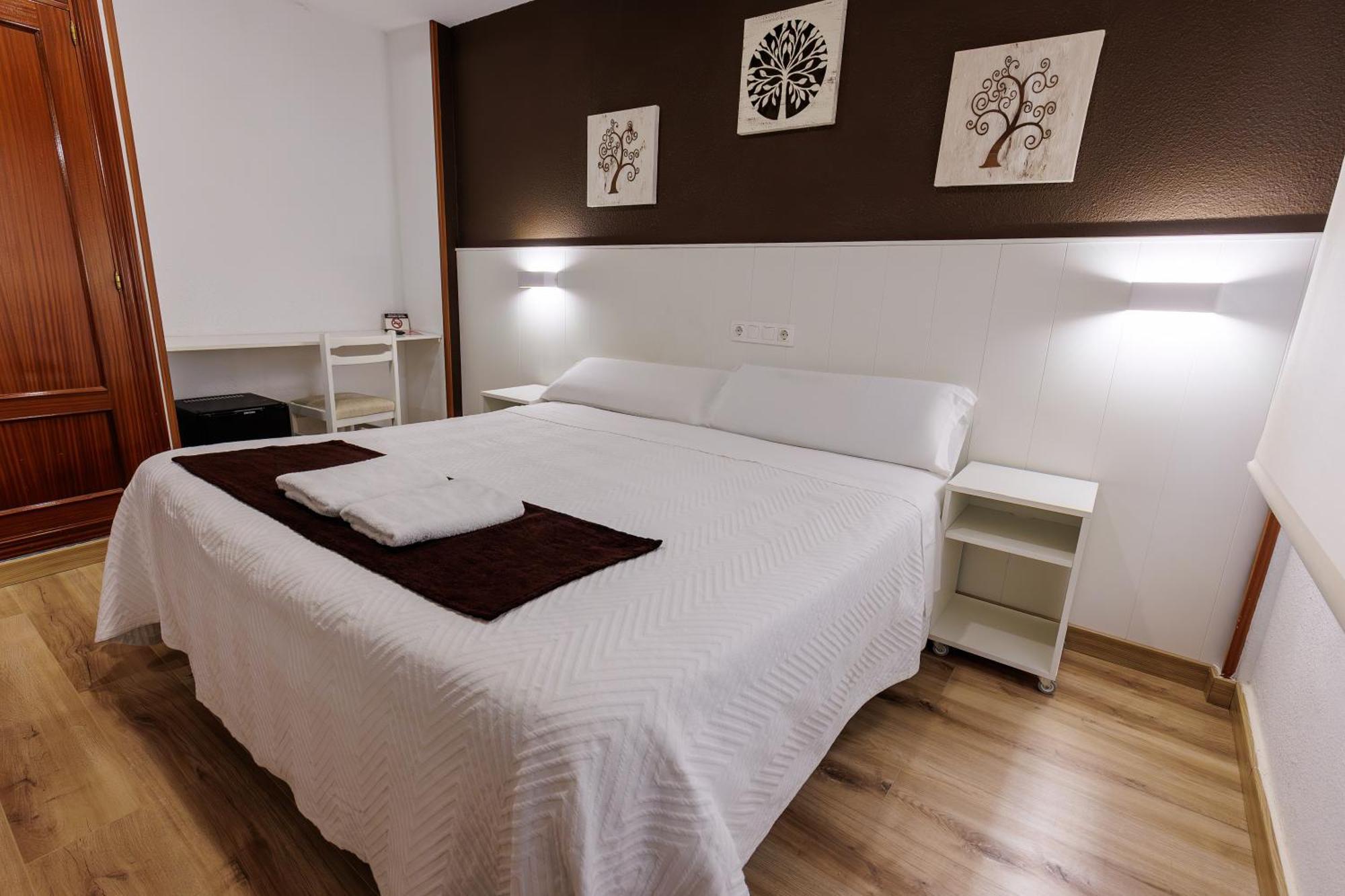 Hostal Gran Via Пинто Экстерьер фото