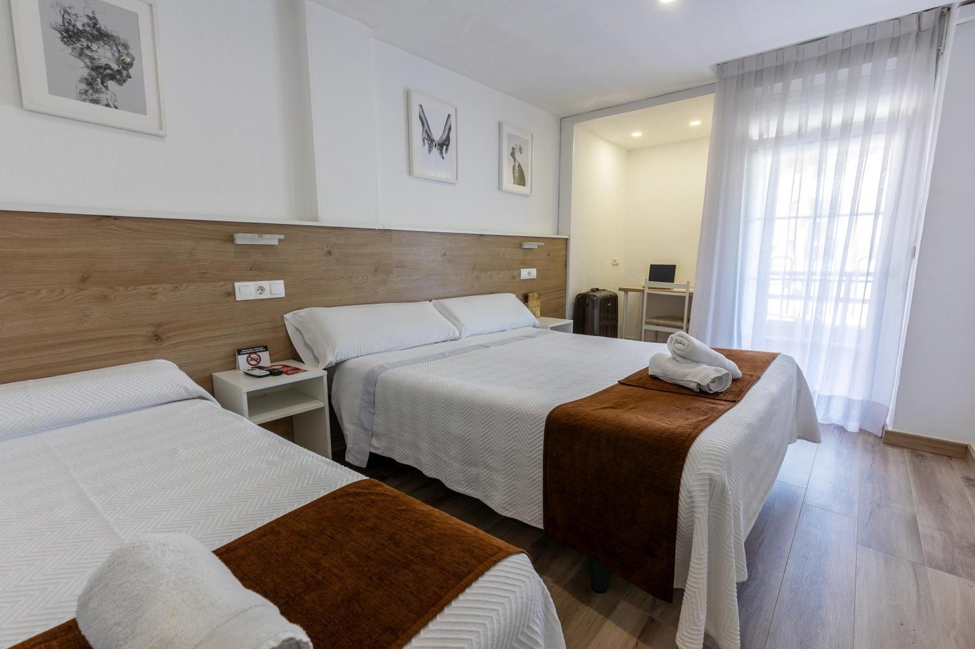 Hostal Gran Via Пинто Экстерьер фото