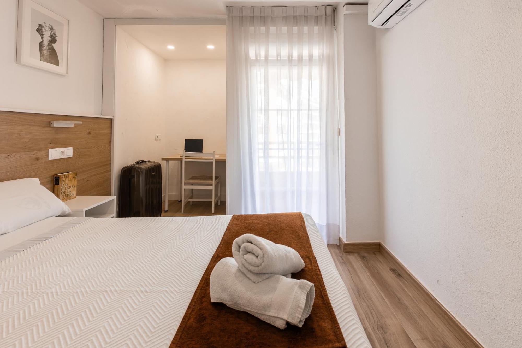 Hostal Gran Via Пинто Экстерьер фото