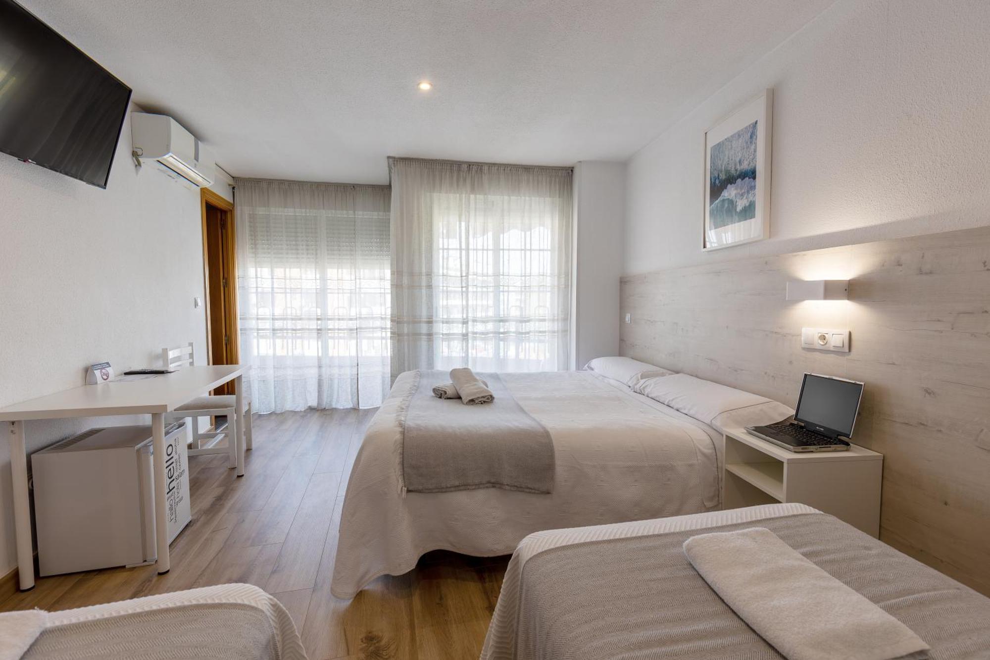 Hostal Gran Via Пинто Экстерьер фото