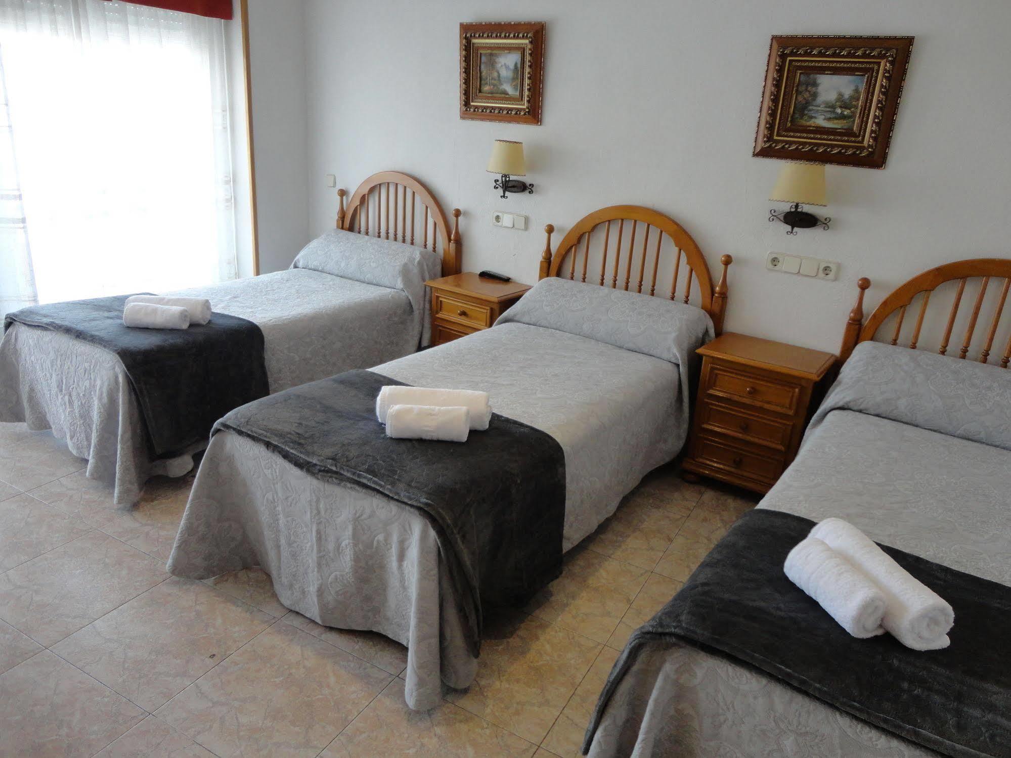 Hostal Gran Via Пинто Экстерьер фото