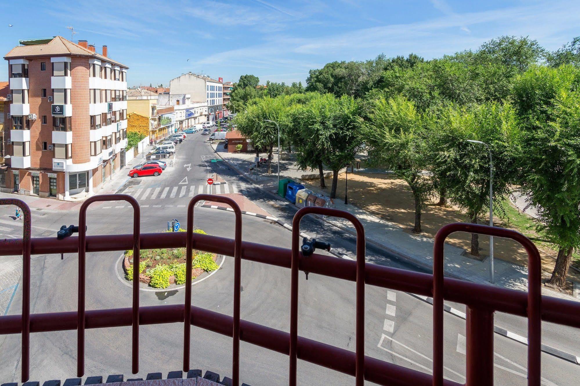 Hostal Gran Via Пинто Экстерьер фото