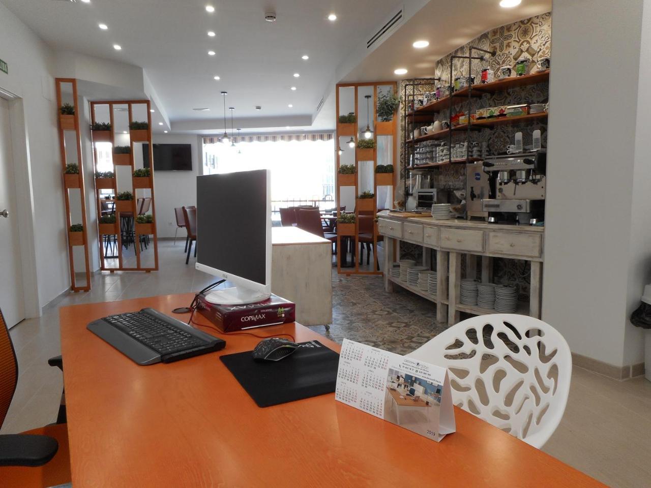 Hostal Gran Via Пинто Экстерьер фото