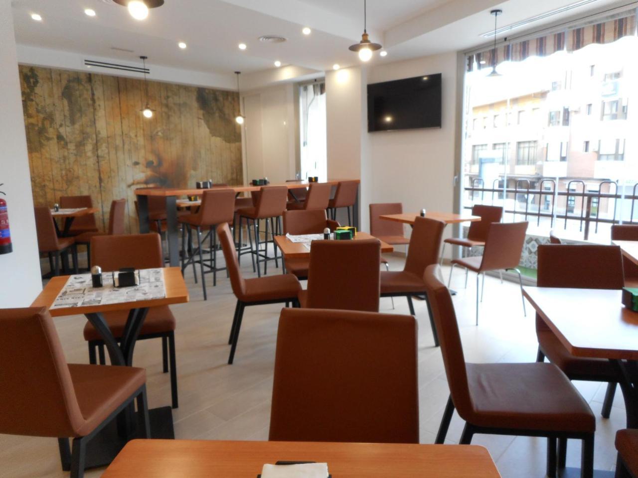 Hostal Gran Via Пинто Экстерьер фото