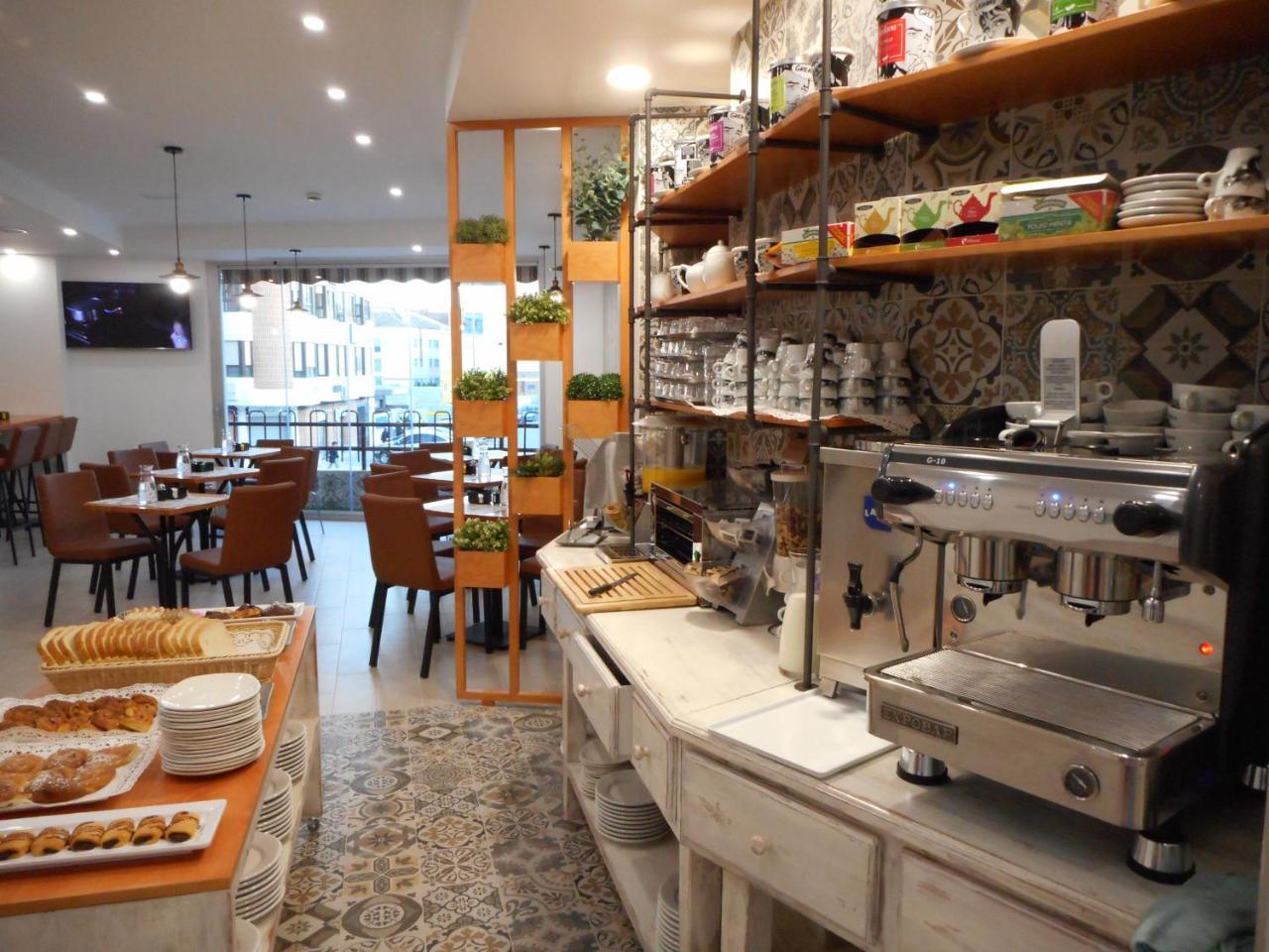 Hostal Gran Via Пинто Экстерьер фото